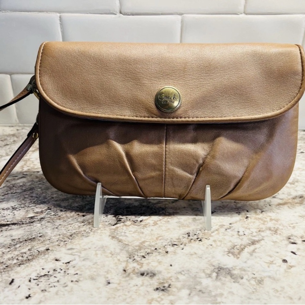 COACH Metallic Leather Clutch/Wristlet in Peach Style No F45263